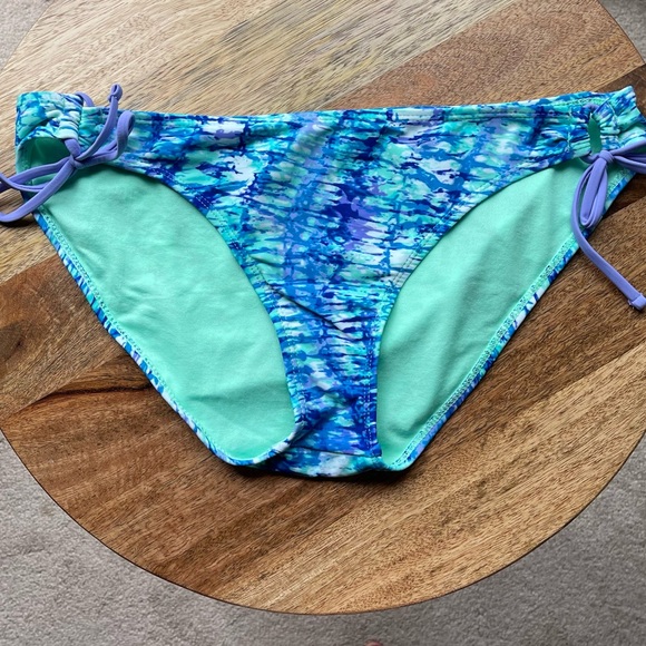 NWOT Women’s Arizona Jean Co Tie Dye String Bikini Bottoms - Picture 3 of 5